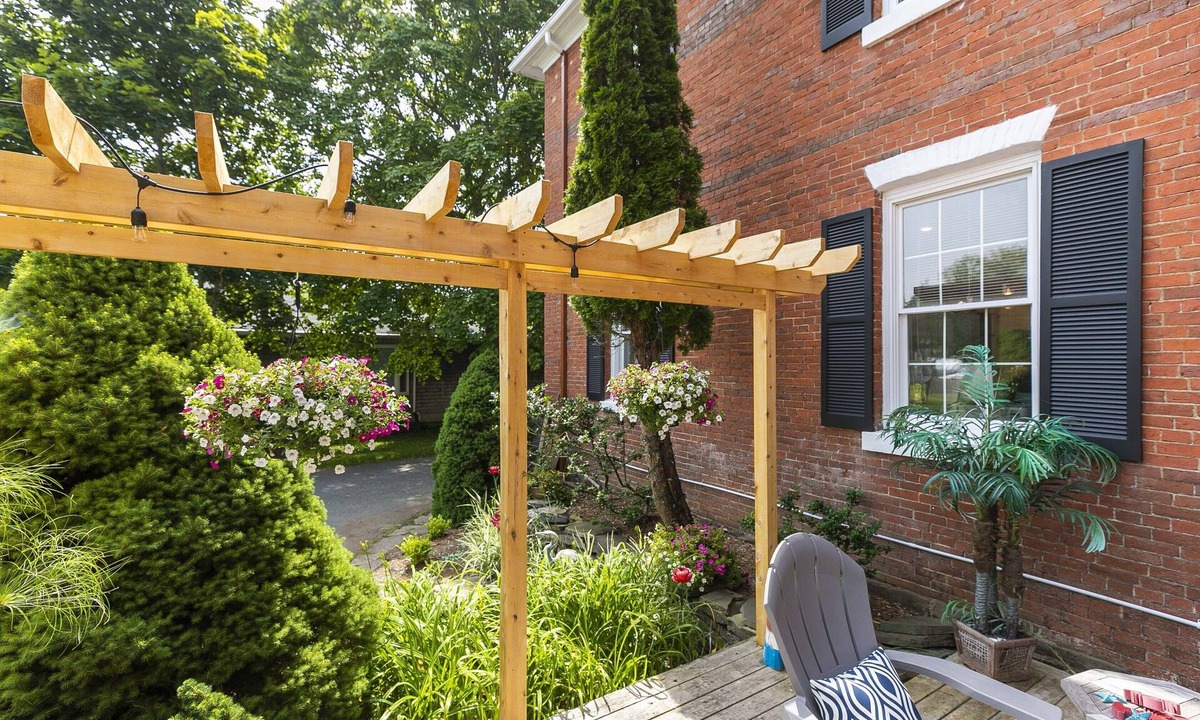St. Andrews House | Relax in history & enjoy modern amenities, 1-min. walk to restaurants and retail