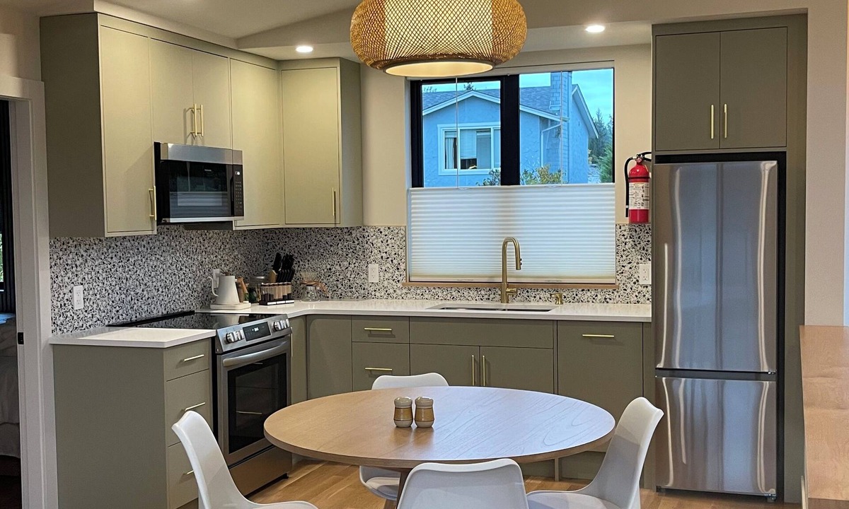 Cumberland House | Relax in this modern and clean 2-bedroom house. Close to everything Cumberland.