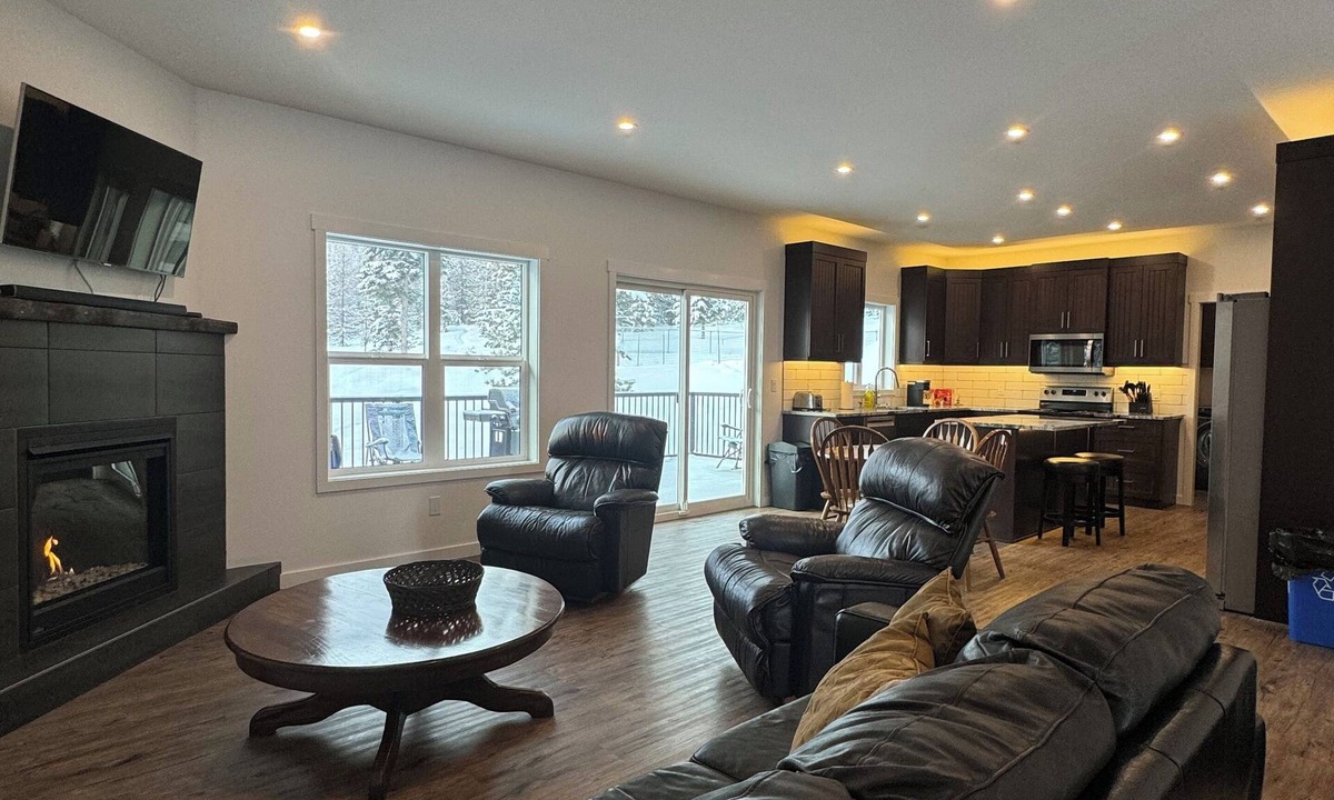 East Kootenay House | Relaxation with all Amenities! Three Bathrooms! (Contact Us)