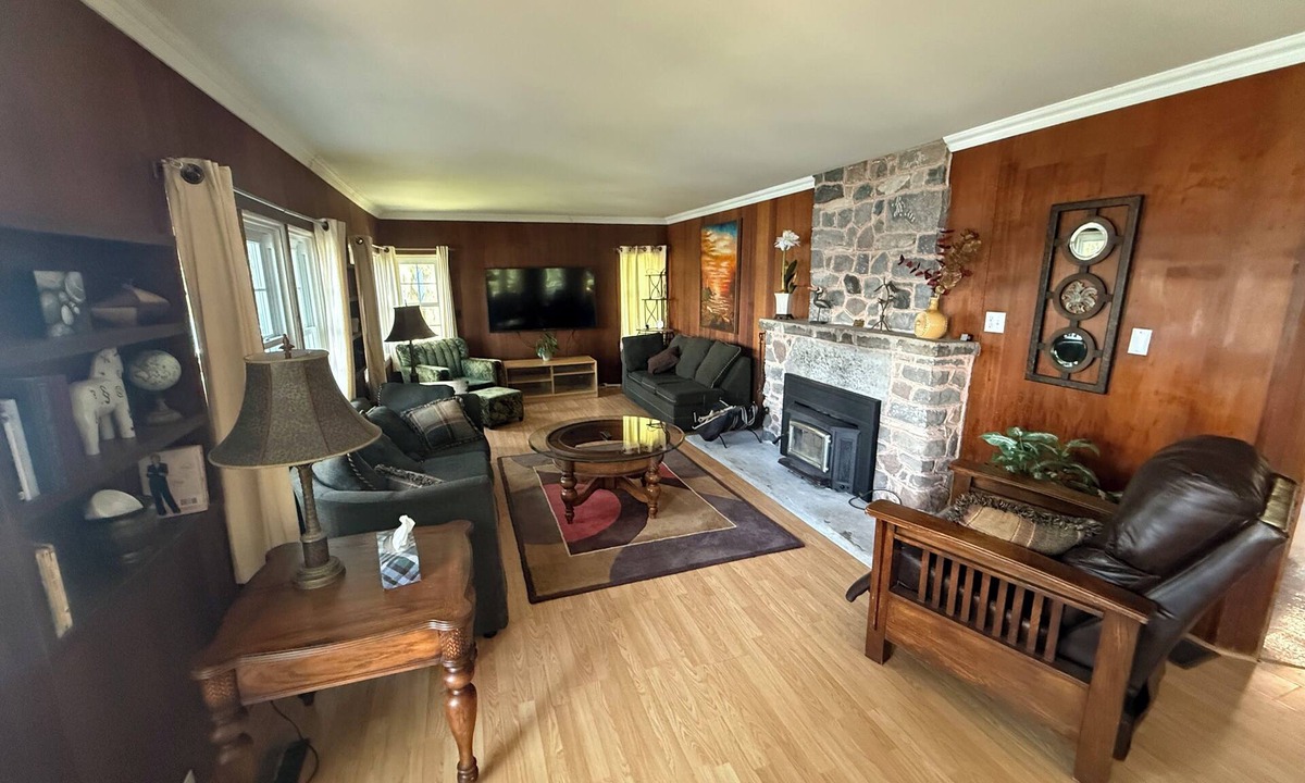 Trent Hills Cottage | Relaxing cottage along the Trent Severn waterway! Pet-friendly, wifi, amentities