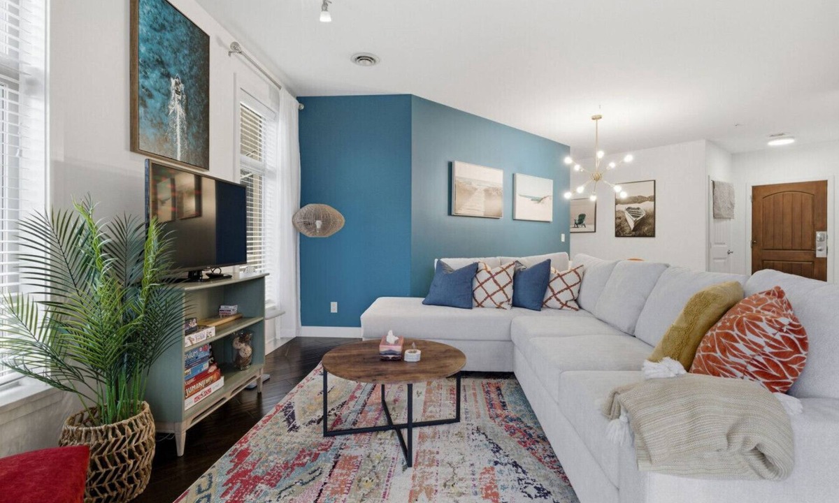 Westbank Condo | Relaxing two bedroom lake retreat