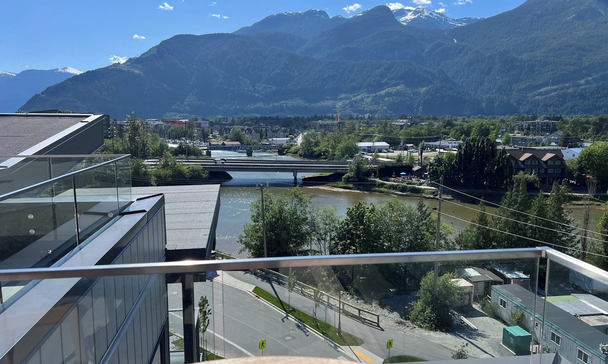 Squamish Condo | Resort Condo: 40 min to Vancouver/Whistler Gym, Rooftop Patio, Hottub, Sauna ETC
