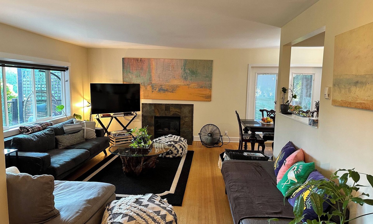 Vancouver Ski Chalet | Resort Style Chalet in the Forest with a Tennis Court near Grouse Mountain