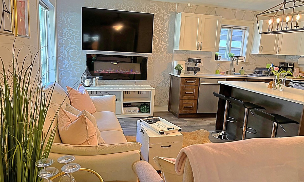 Langford House | Resort Style, LUX 2-Bedroom French Farmhouse Suite on Bear Mountain - Sleeps 4