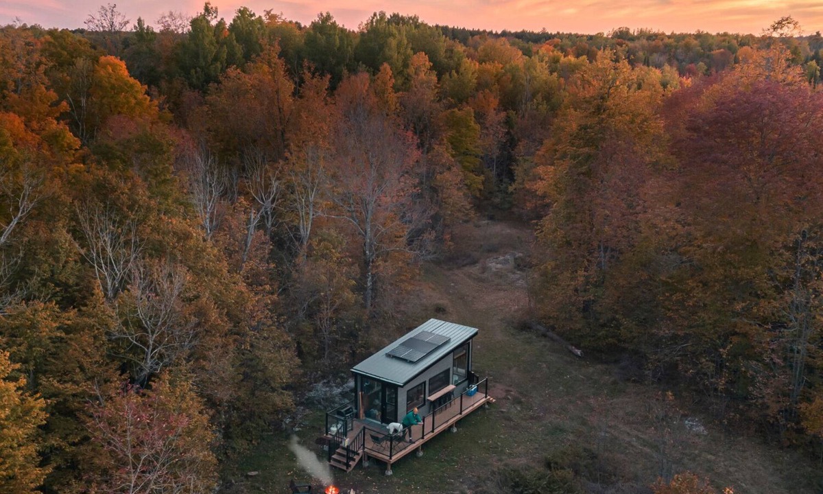 Tay Valley Cabin | Rhya Cabin | Delightful Tiny Home with Parking