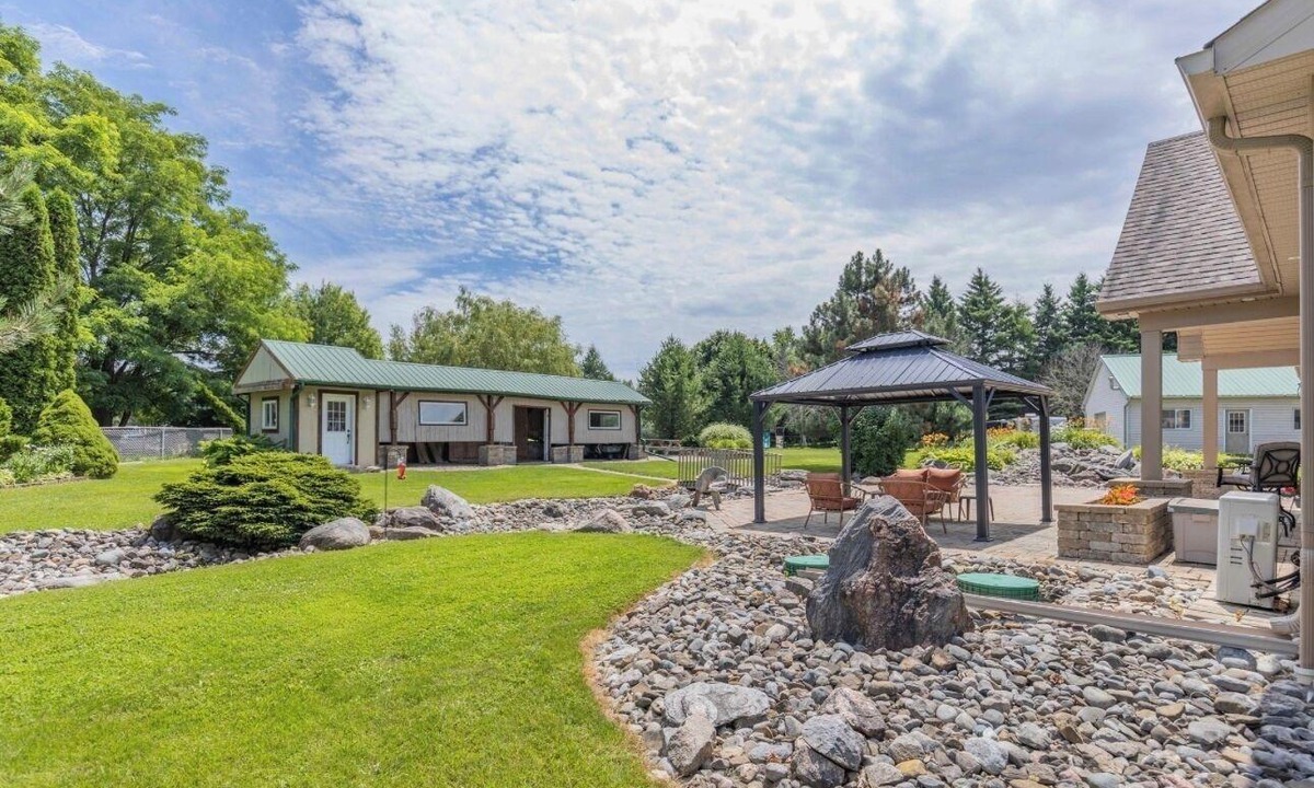 New Tecumseth Apartment | Romantic & Luxurious 2-bedroom Guest House