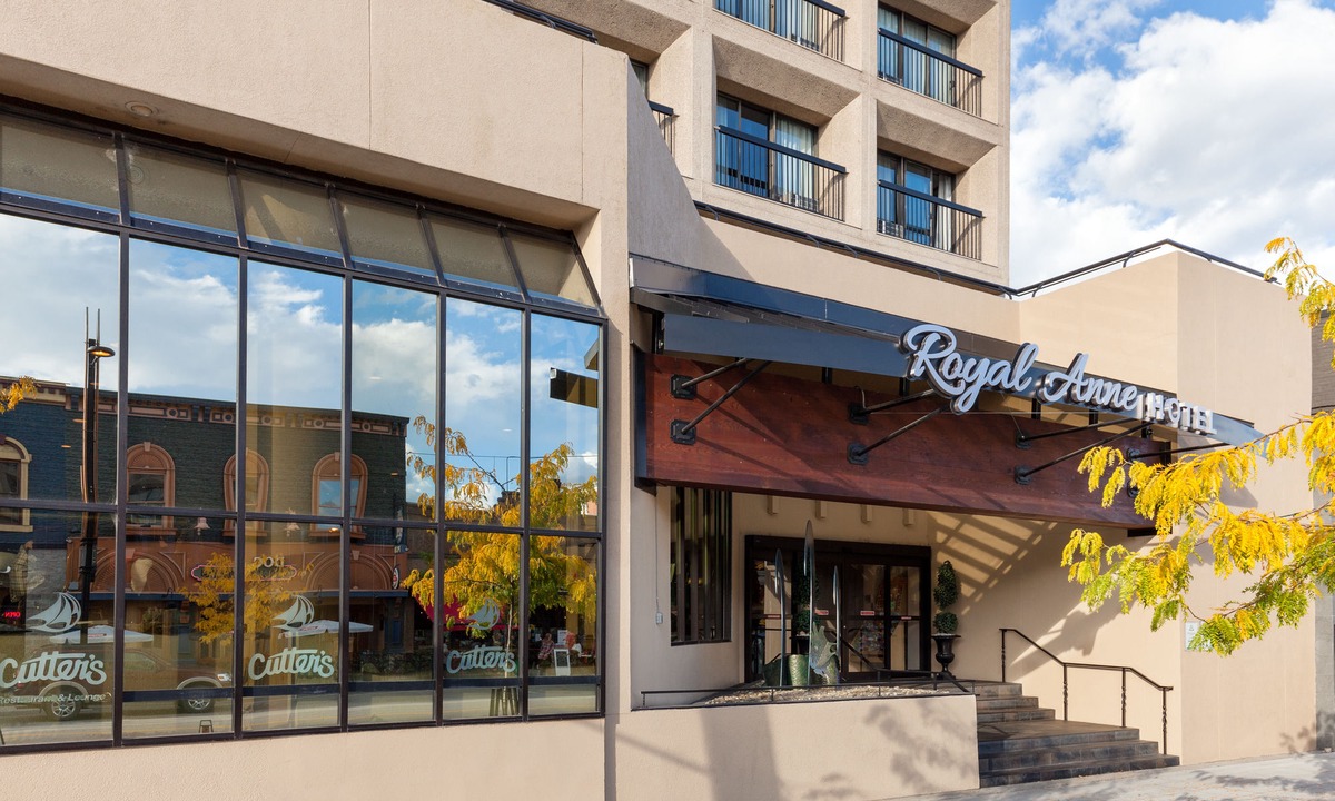 Kelowna Central Business District Hotel | Royal Anne Hotel