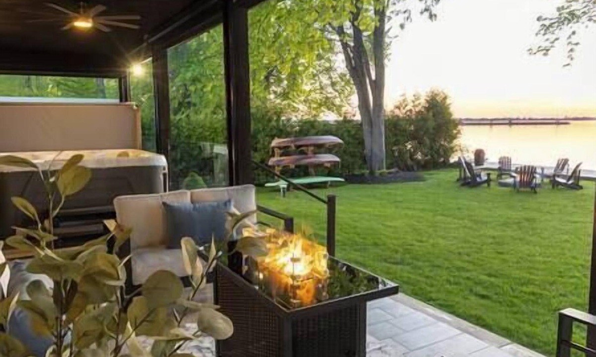 Pefferlaw House | Royal Beach Lake House & Spa w/Hot Tub & Sauna