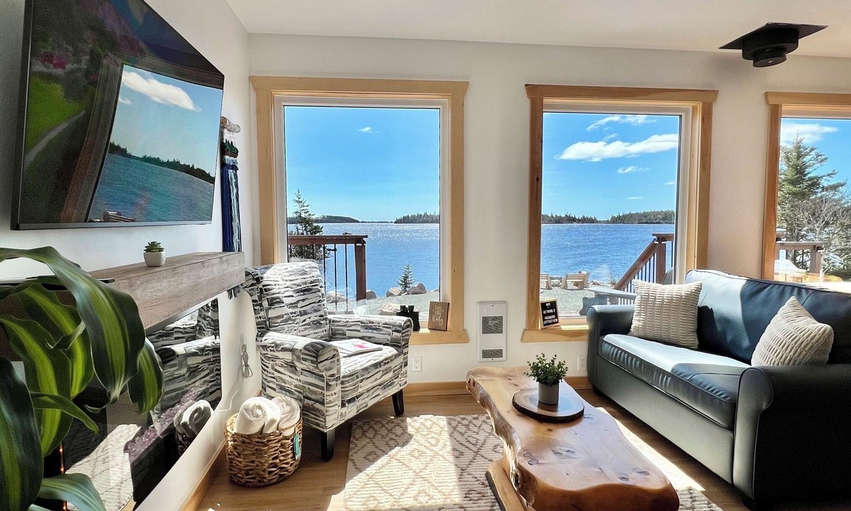 Saint Esprit Cottage | Rustic Luxury Lake Cottage with Private Hot Tub/FirePit/Kayaks/Sauna