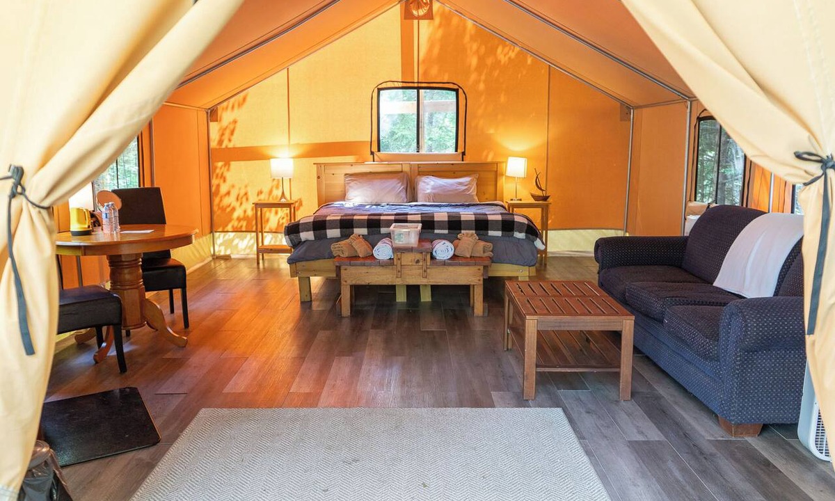Saint Patrick RV Rental | Safari Glamping Tent! Forest Retreat & Hot Tubs!