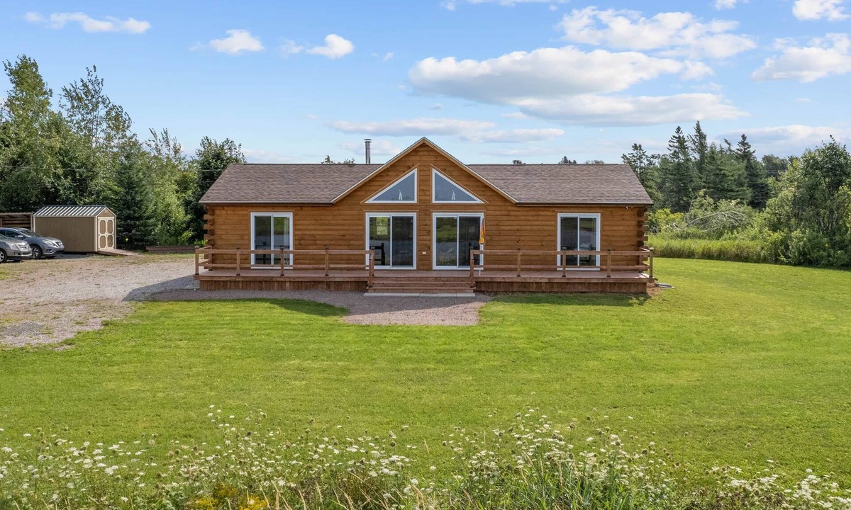 Mount Stewart House | Safe Harbour Vacation Lodge – Riverside Comfort, Kayaks & Outdoor Adventure