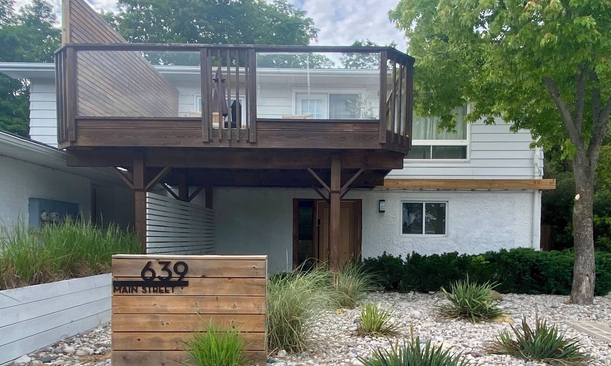 Sauble Beach House | Sauble Beach House - BOOK FOR MAY OR JUNE AND GET A SIGNIFICANT DISCOUNT!