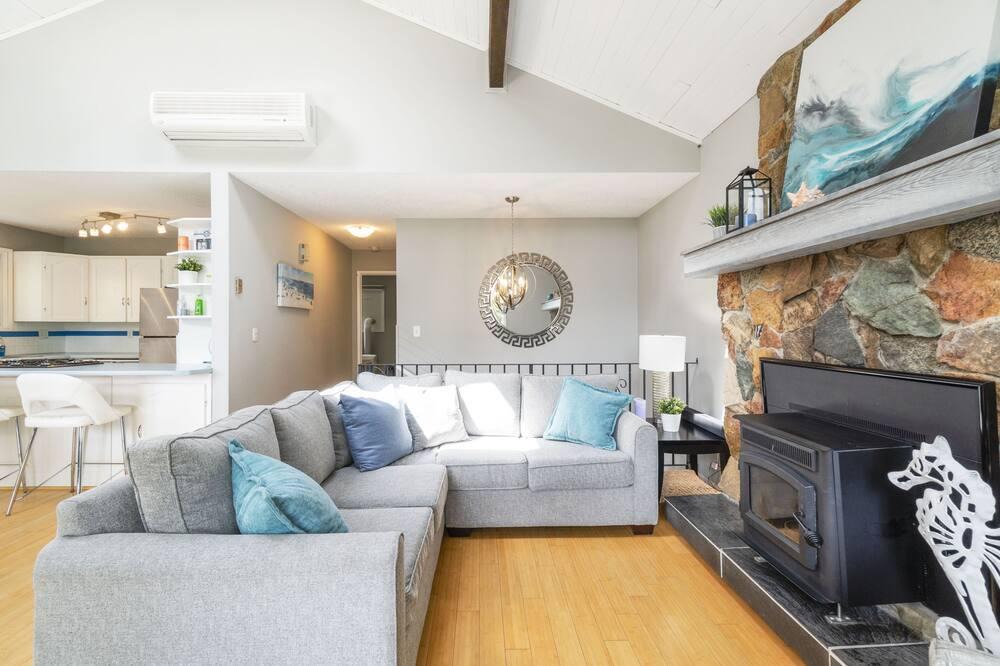 Sorrento Cottage | Sea View Cottages in Sorrento Sushwap