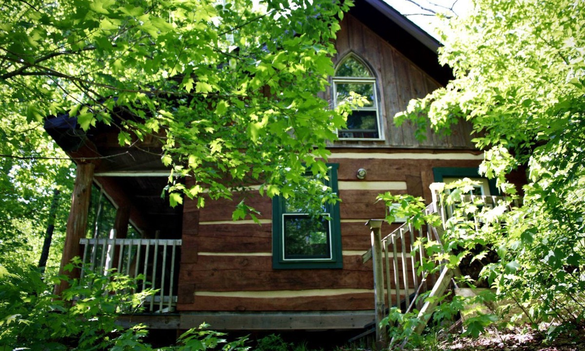 Utterson Cabin | Secluded Cabin in the Forest and Near Lakes Perfect for Glamping in Ontario