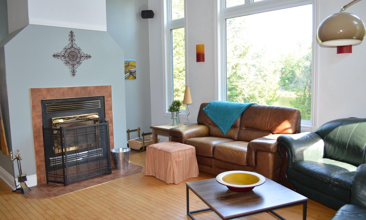Val-des-Monts House | Secluded Family oriented Lake house in Val-des-Monts