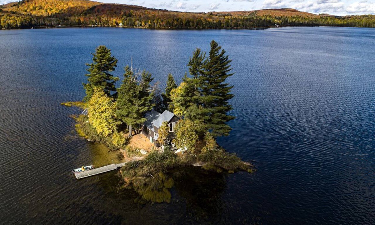 Nipissing Township House | Secluded Rental Perfect for a Romantic Getaway in Algonquin Park, Ontario