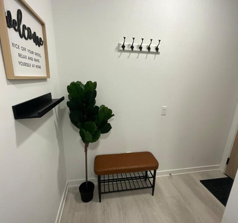 The Queensway Apartment | Serene Cozy 1BDRM Condo near Sherway Mall, Lakeshore, & Airport