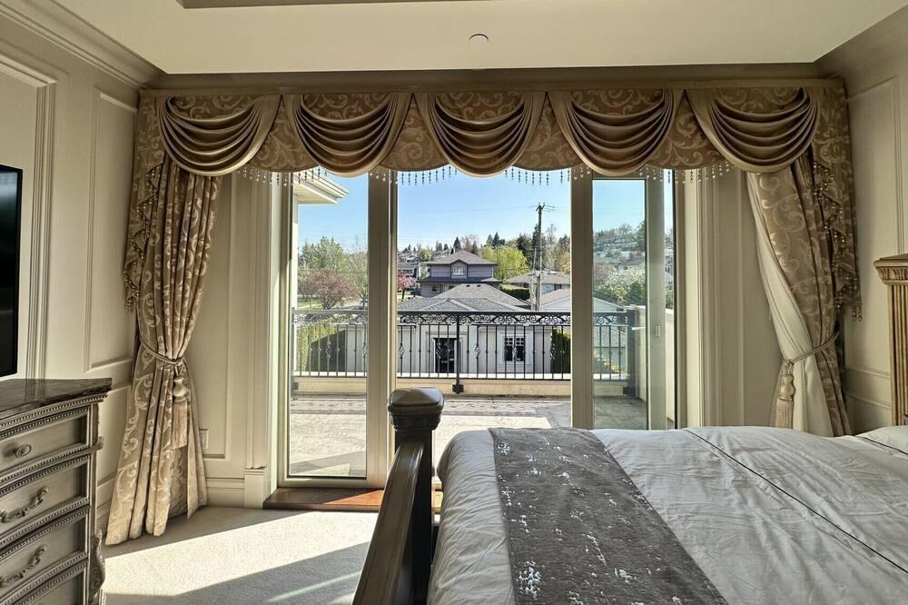Arbutus Ridge House | Serene Oasis in City Centre