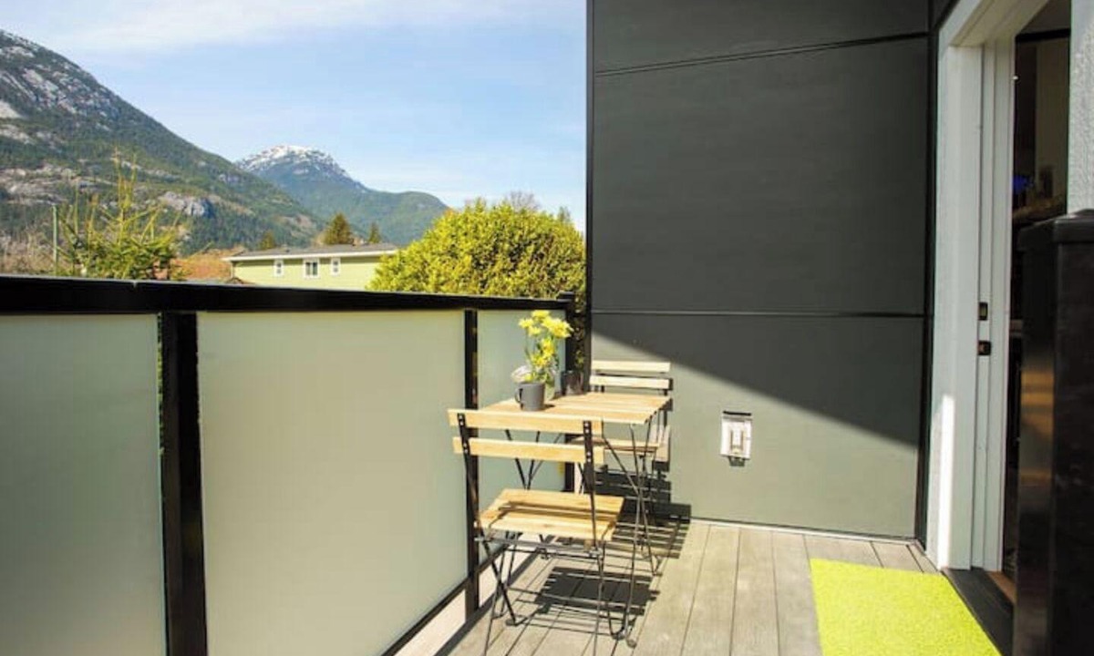 Squamish House | Serenity Haven: Captivating Sea To Sky Retreat
