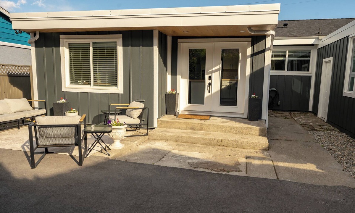 Oliver House | Serenity: Rockcliffe Getaway
