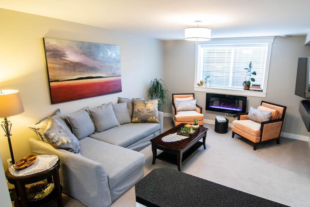Sardis House | Serenity suite, feel at home in our home.
