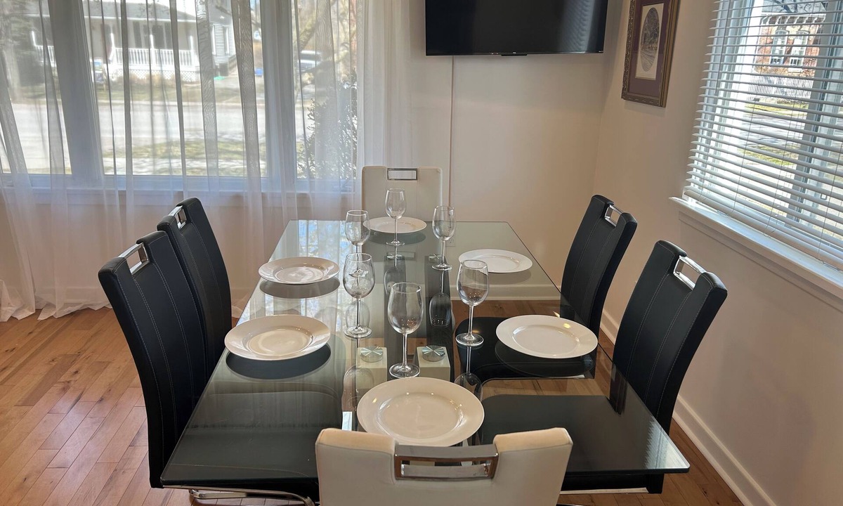 Historic Old Town House | SerenityCharm oldtown by Shaw theatre&queen st. 5min Walk, on Castlereagh,hottub