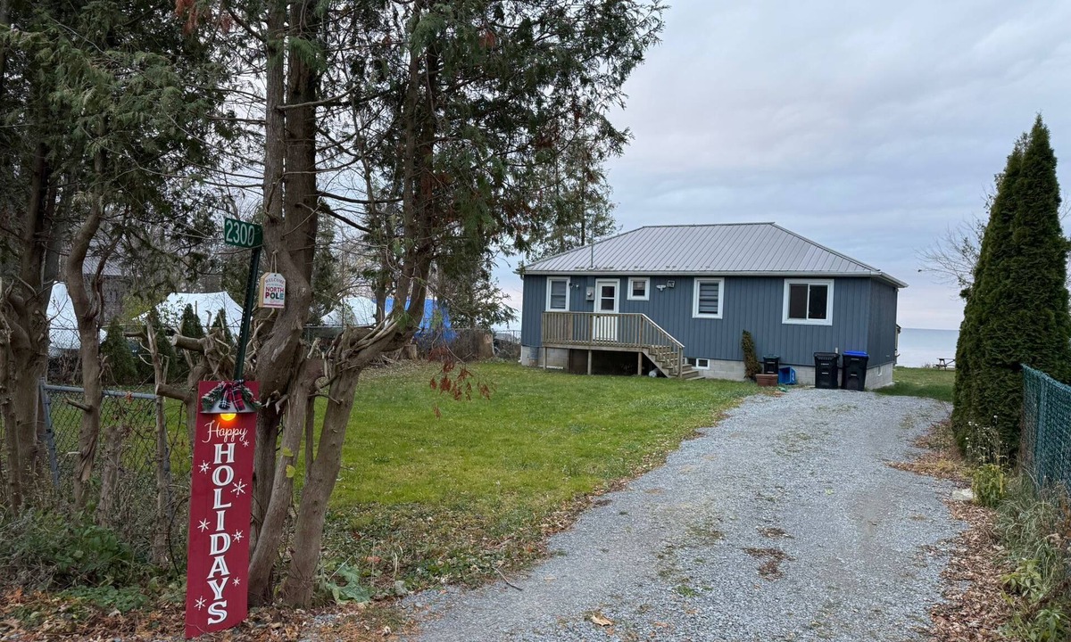 Brechin Cottage | Shallow Sandy Lakefront Cottage - Hot Tub, Sauna & Tiki Hut