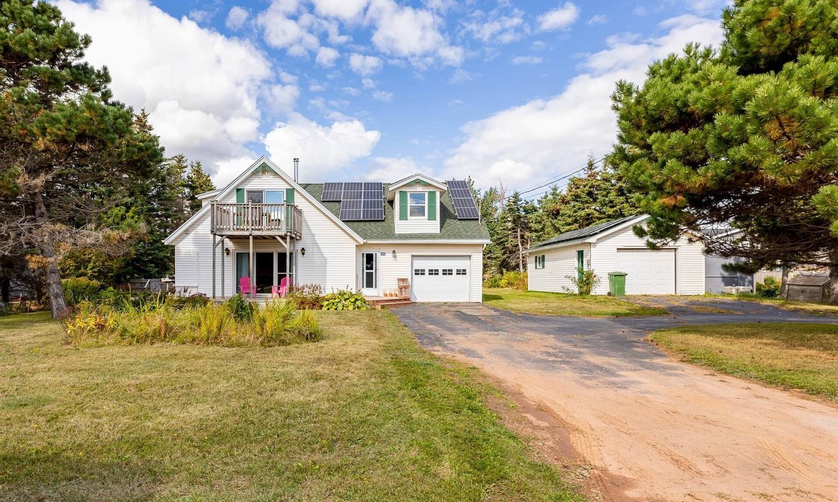 Souris House | Sheep Pond Coastal Escape – Beach Access, Hot Tub, Family-Friendly Retreat