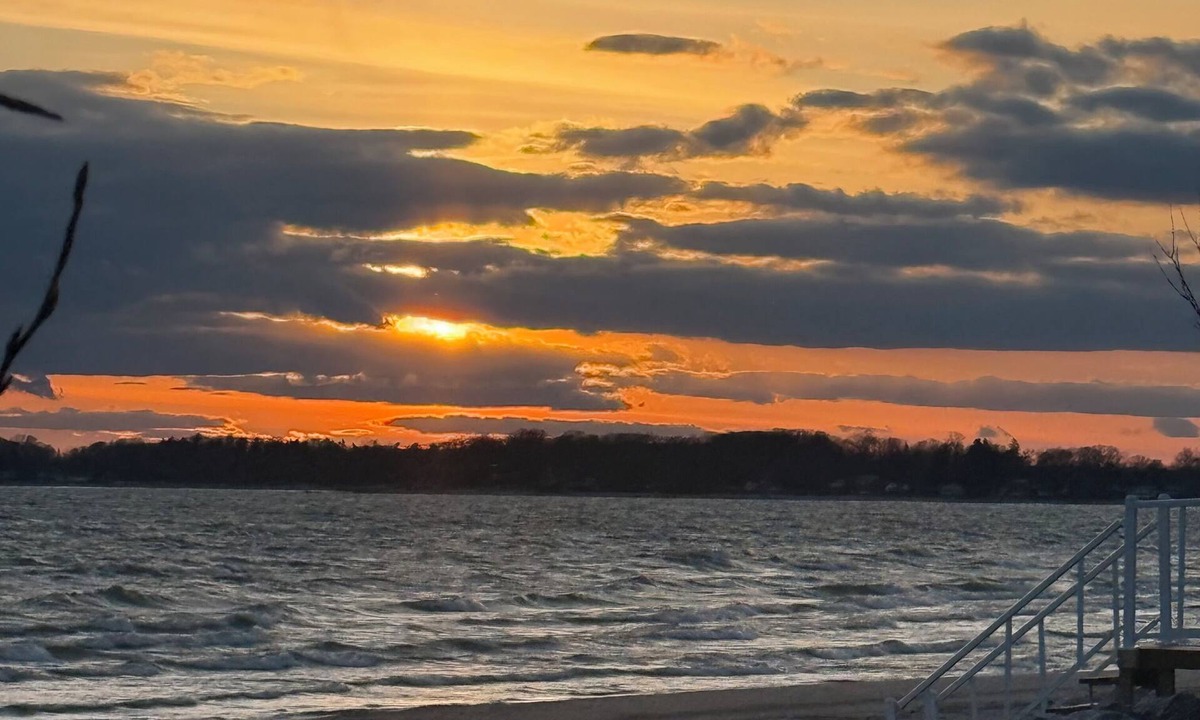 Sherkston Cottage | Sherkston Shores Sunset Cottage | 1 Min Beach