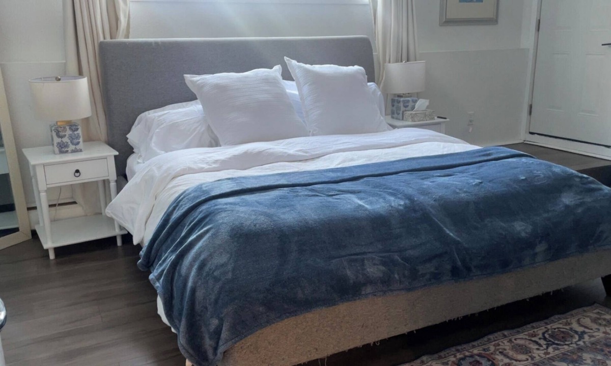 Prince George House | Signature King Suite - Hot Tub and Heated Outdoor Pool