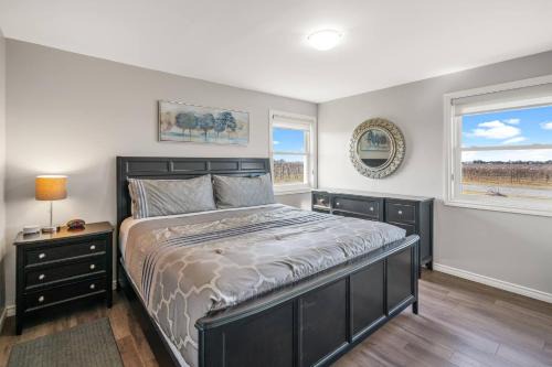 Virgil House | Single Level Vineyard Home | 6 PPL | Pet Friendly