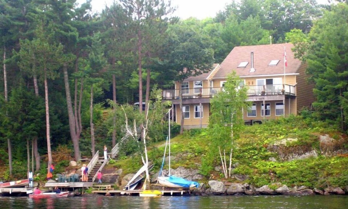 Crystal Beach Cottage | Six bedroom cottage with stunning view of lake