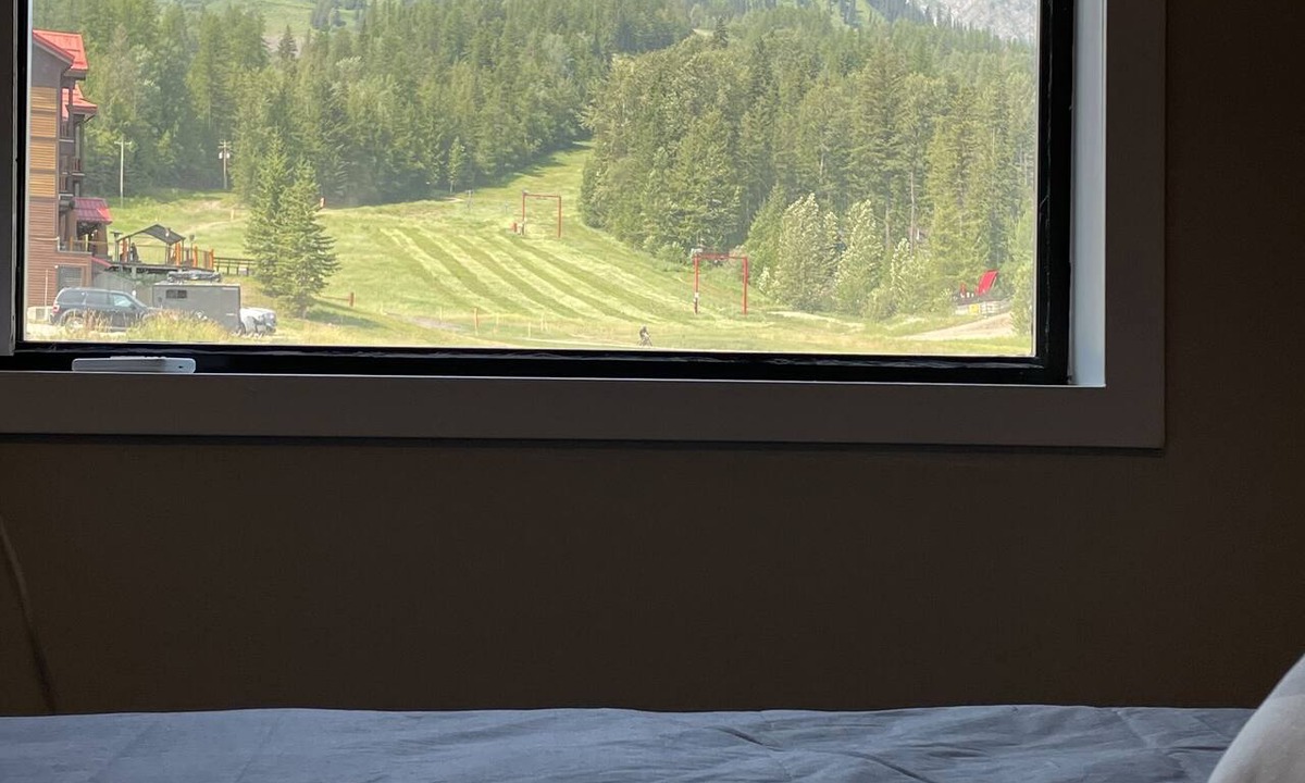 East Kootenay House | Ski In/Out Spectacular Two Bedroom Condo - Best Views - Newly Reno’d