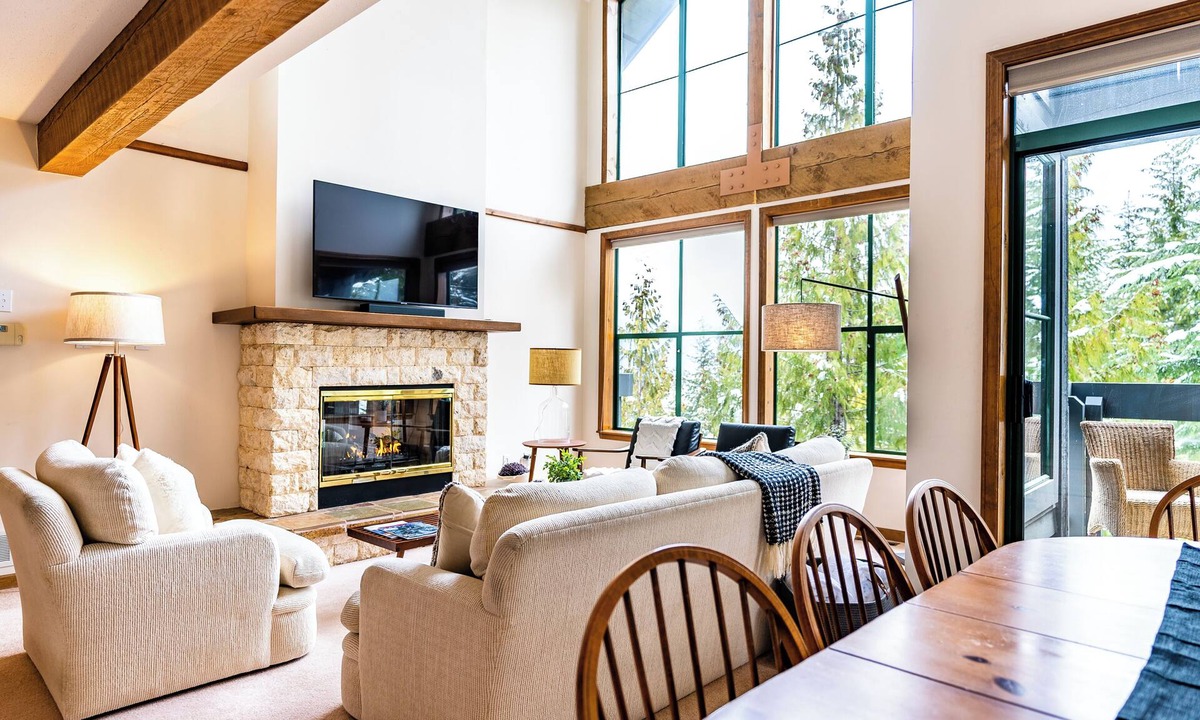Whistler Village House | Ski-In/Ski-Out Access | 5BR Retreat | Hot Tub | Double Garage | Managed by Aloha Whistler