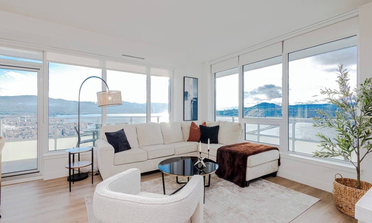 Downtown Kelowna Apartment | Skyfall 3 Bed 1 Den Lakeview Amenity Rich 30 Floor