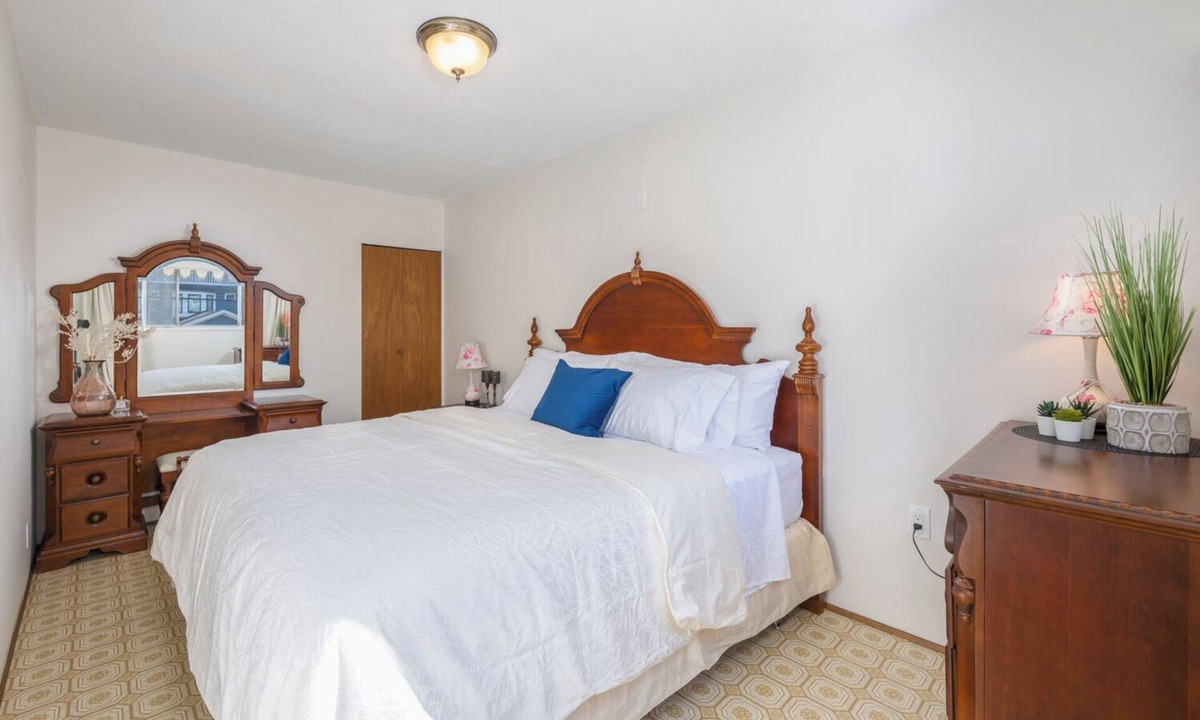 Grandview-Woodland House | Skytrain/10 mins to DT/full kithcen/Free Parking/Huge Balcony