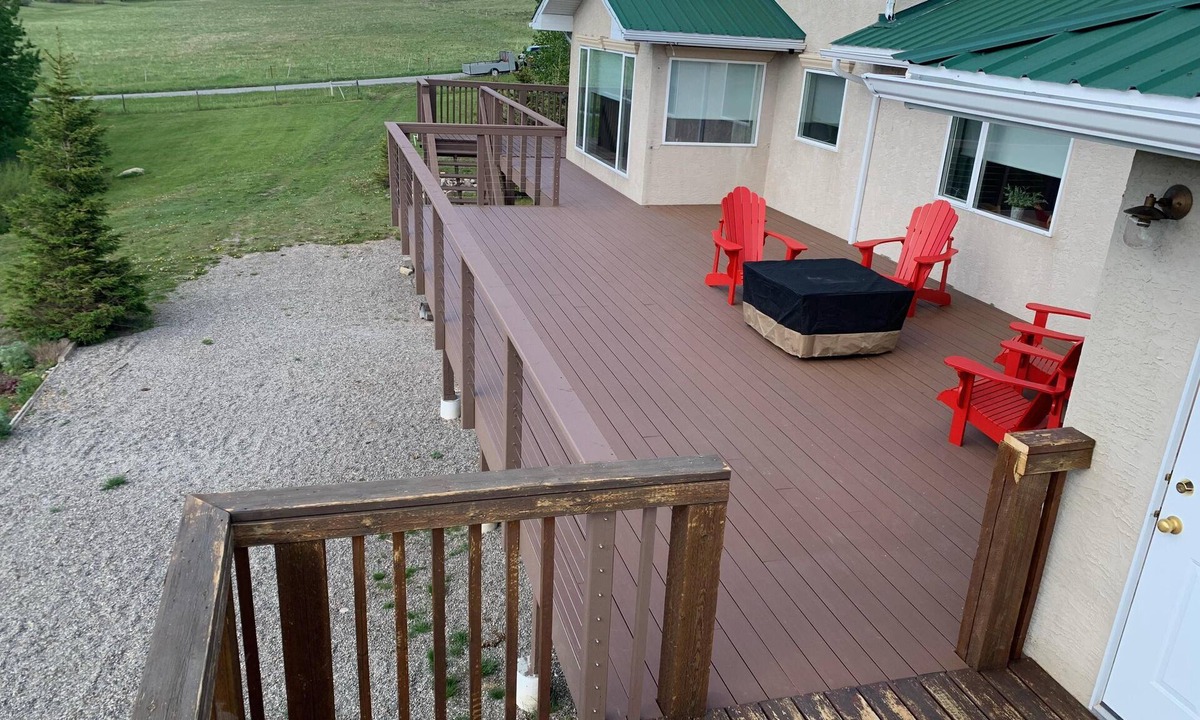 Twin Butte House | Sleeps 26- 5 mins from Waterton Entrance WCV -A&C