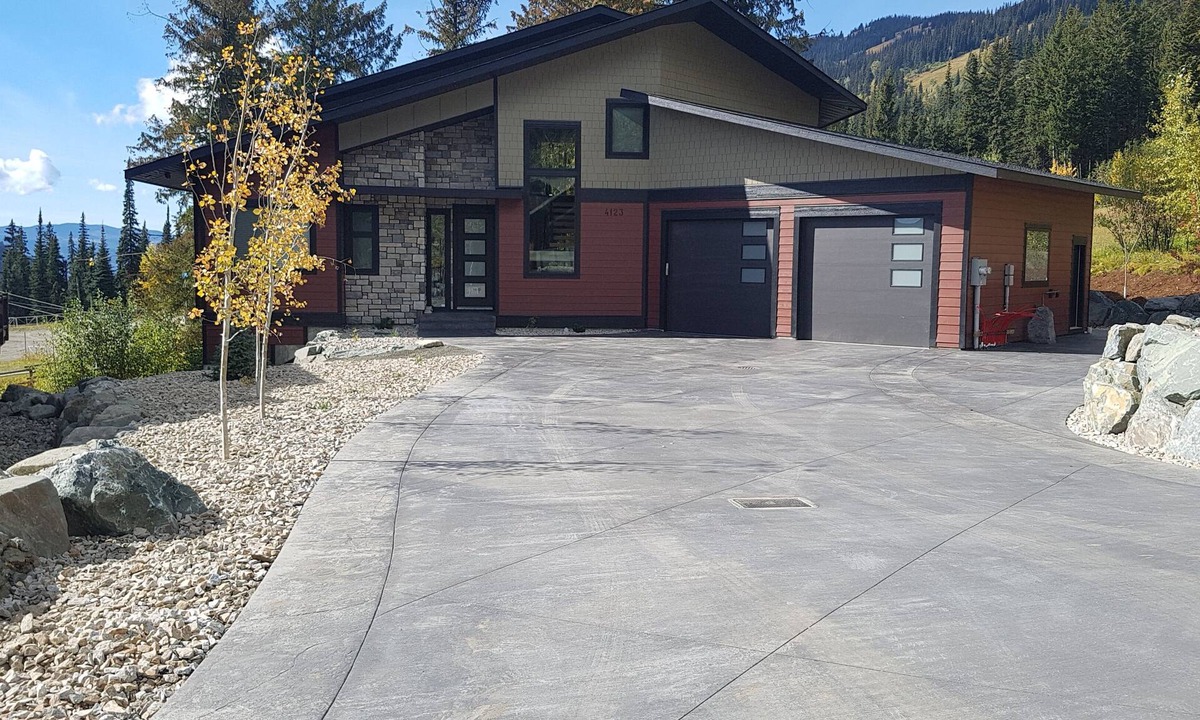 Sundance Estates House | Slopeside House With The Best Ski In And Out At Sun Peaks
