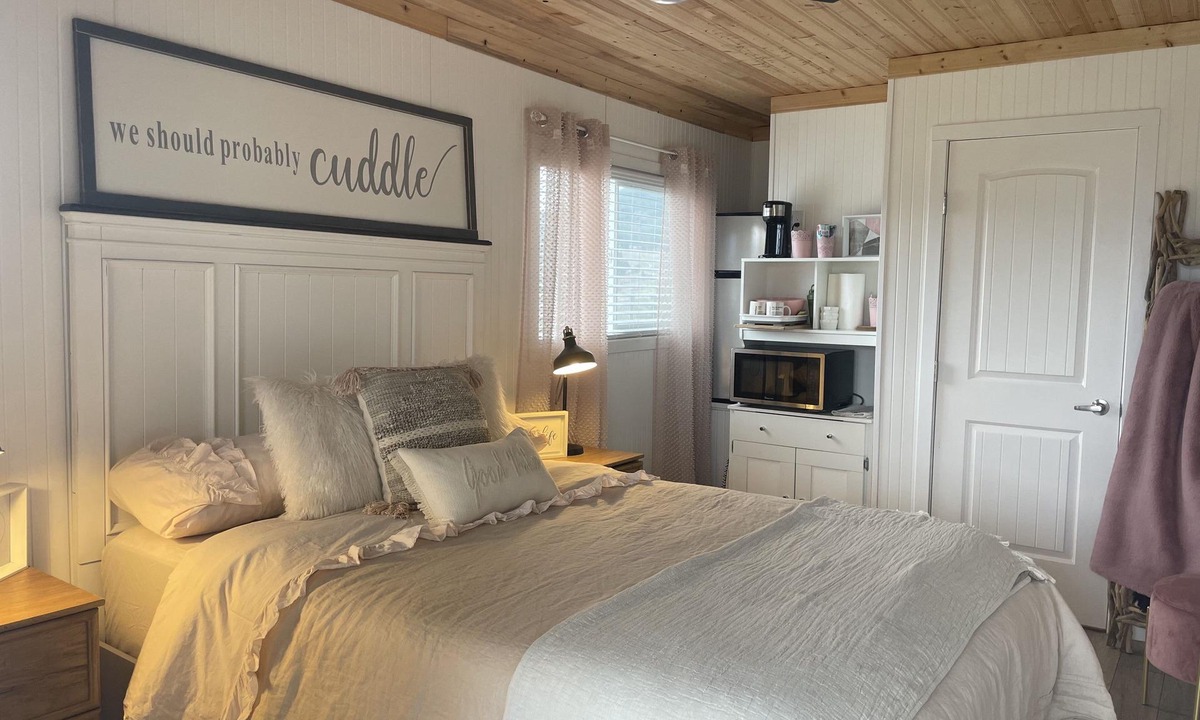 Central Okanagan Cottage | Small cottage with outdoor space minutes to the beach