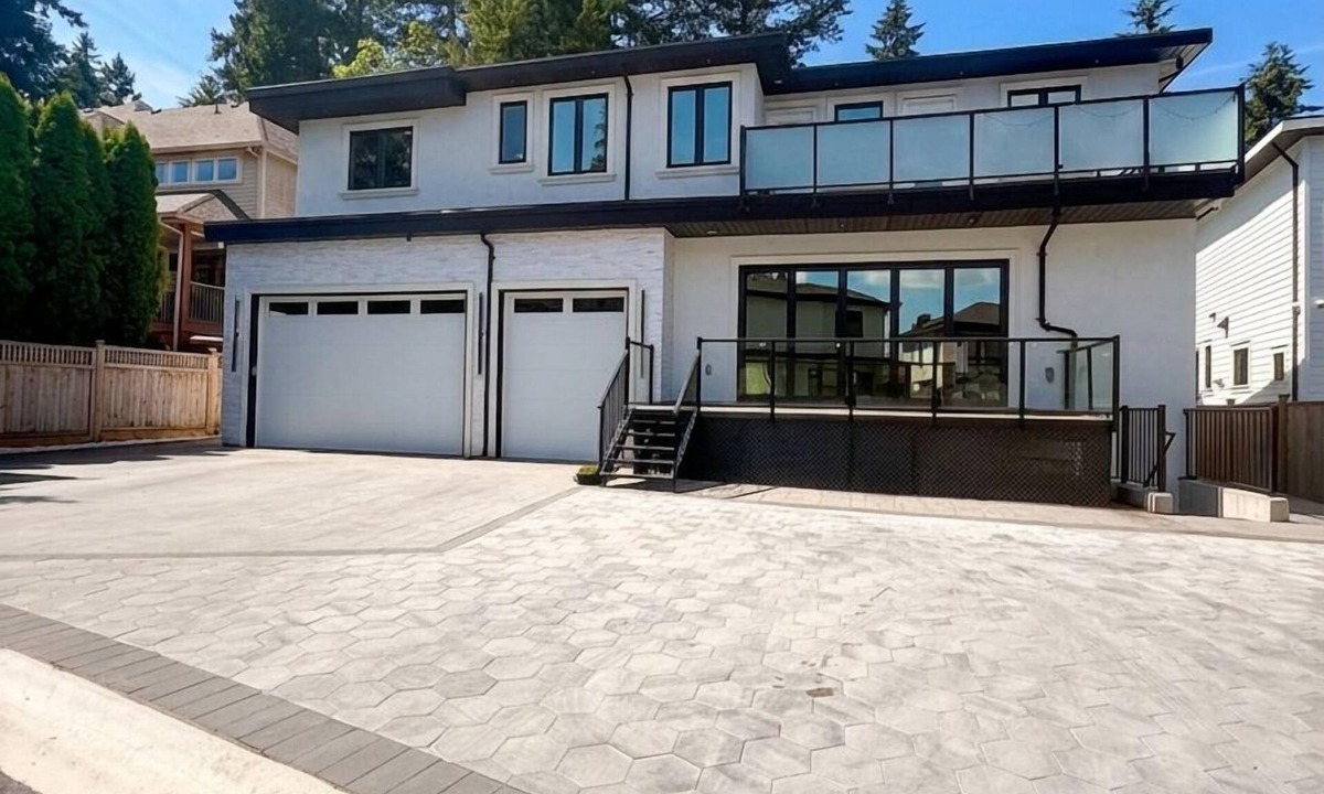 Surrey House | South Surrey 2 bed cozy Legal suite, minutes from shopping, hwy, border & beach
