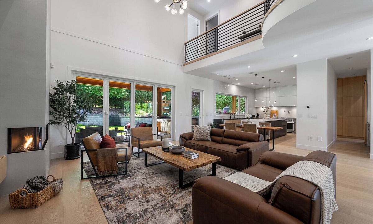 Surrey House | South Surrey Luxury Retreat White Rock 6 Ensuites Sleeps 12