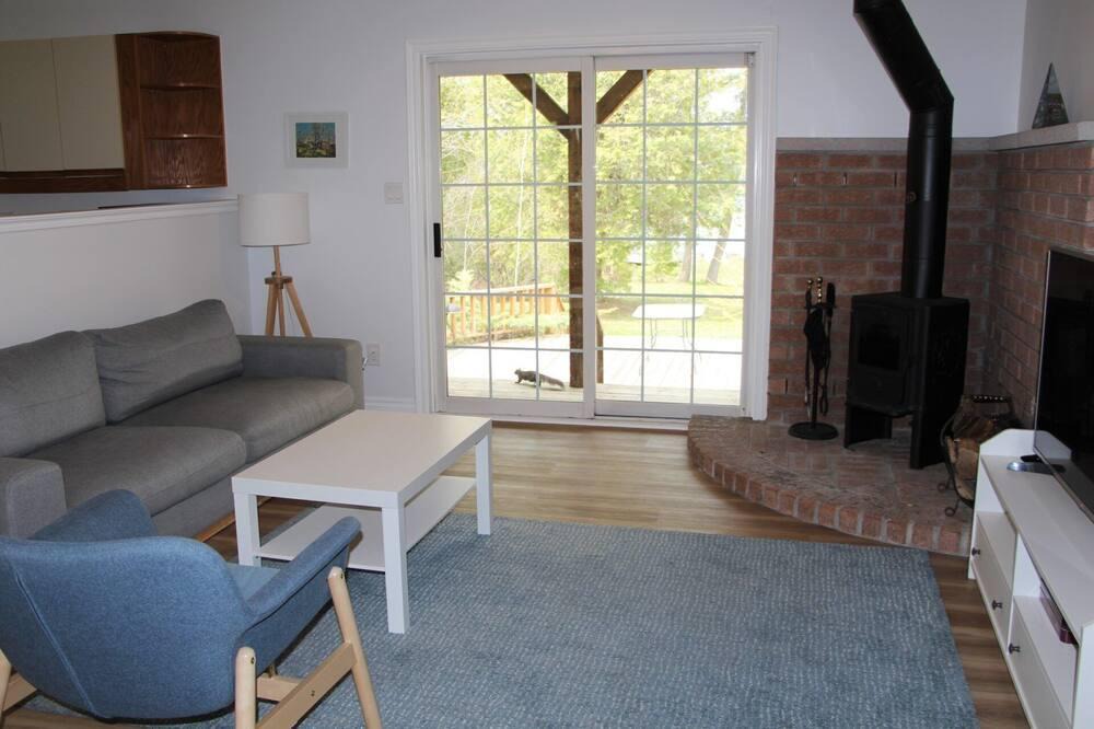 Colborne Cottage | Southpoint Cottage on Little Lake, Brighton, Ontario!