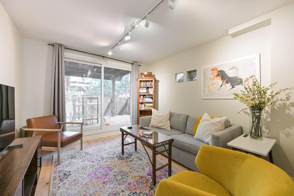 Regal Heights House | Spacious 2-bdrm with sheltered back garden oasis