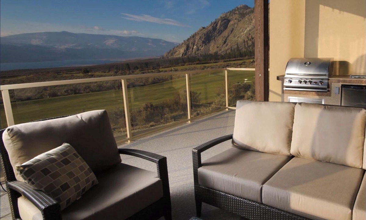 Osoyoos House | Spacious 2-Bedroom Condo with Incredible Views in Osoyoos
