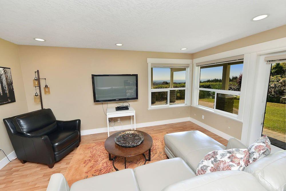 Bear Mountain Resort House | Spacious 2 Bedroom Suite On Bear Mountain