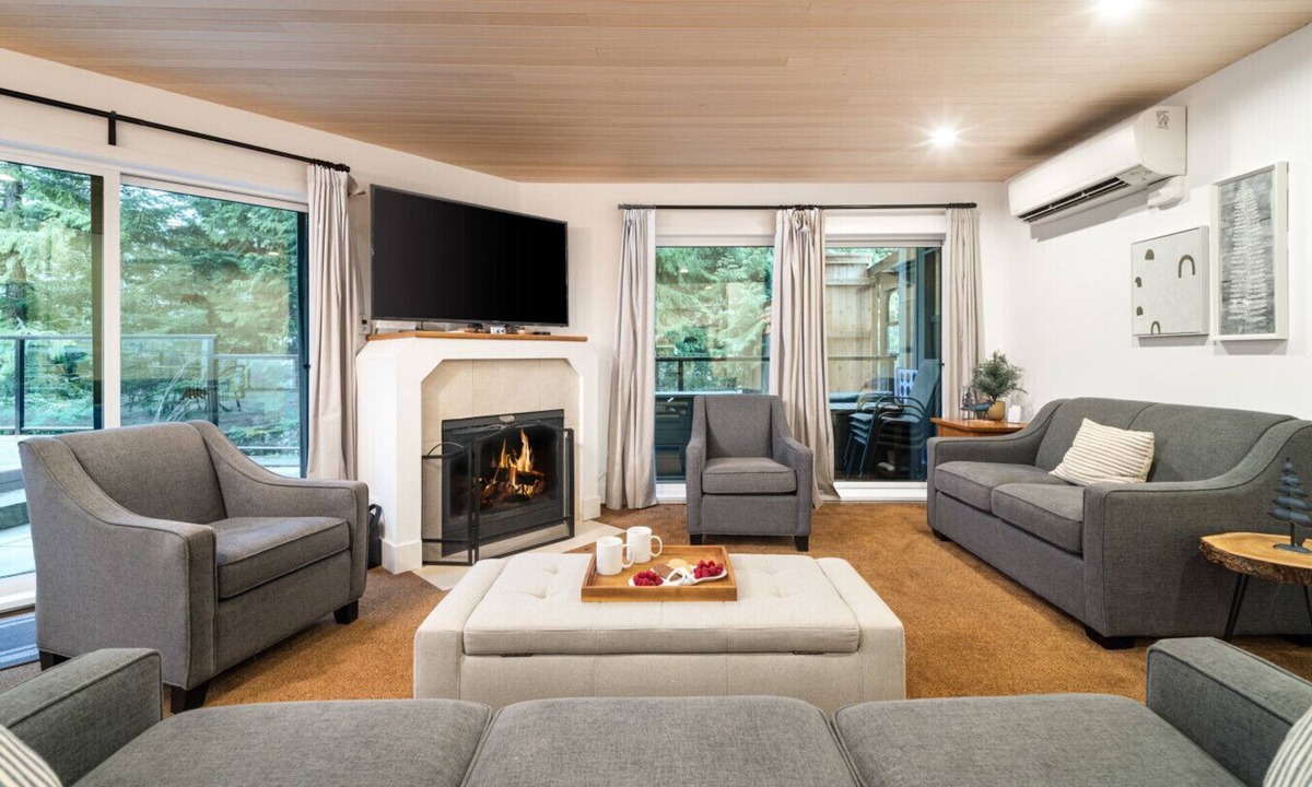Blueberry Hill Condo | Spacious 2Bdrm, New XL Patio + Pool, Hot Tub, Stunning View