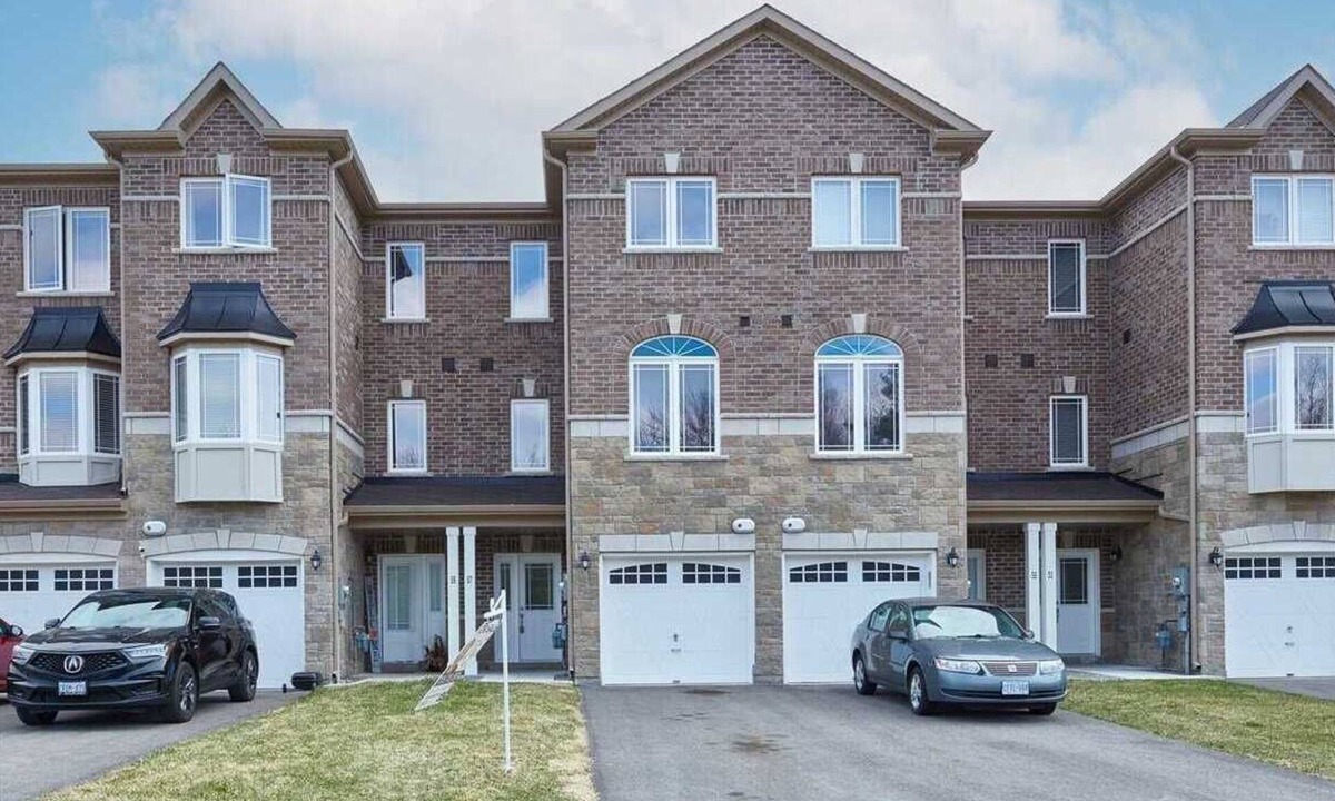 Essa House | Spacious 3-4 Bdrm New Town Home