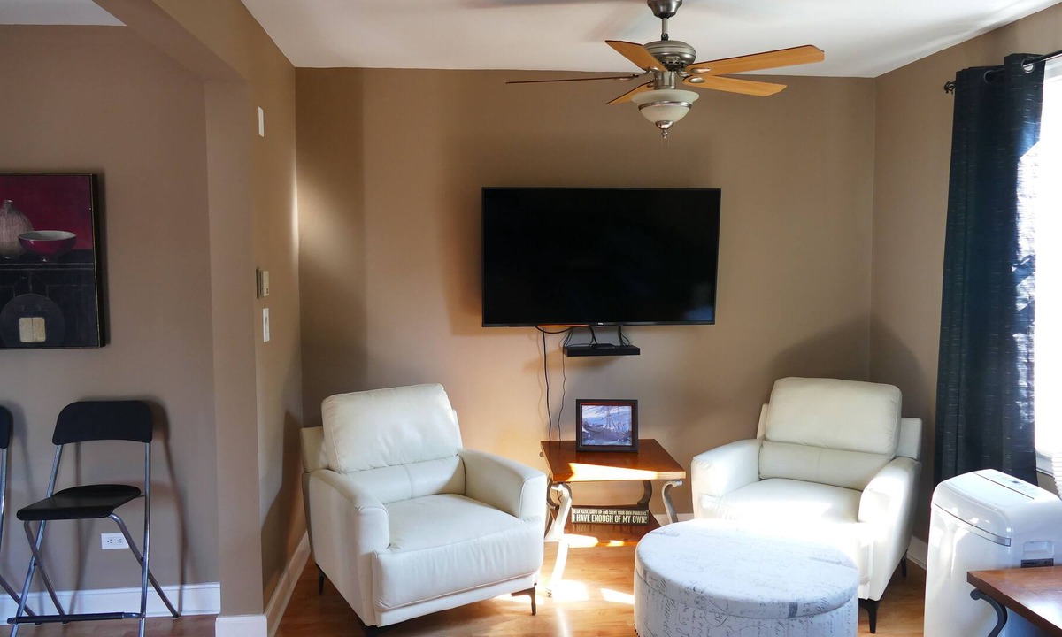 Castlegar House | Spacious 3 bedroom home that sleeps 7 with large deck and great views
