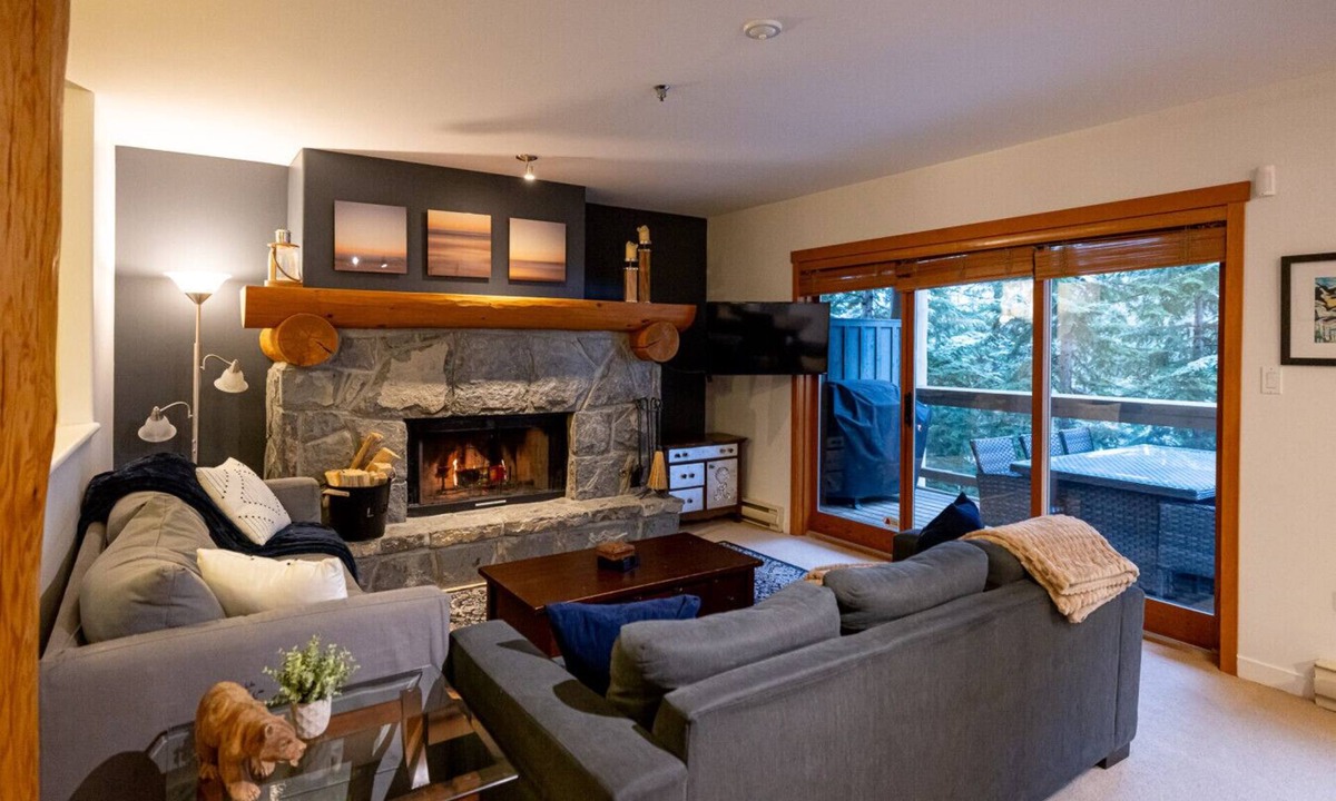 Nordic Estates Villa | Spacious 3BR:Sleeps 8 Comfortably,Pool,Hot Tub,Patio+BBQ& Near Valley Trail!