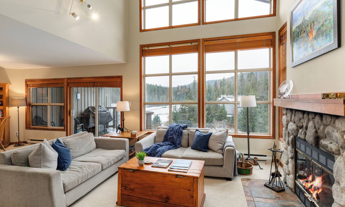Blackcomb House | Spacious 3BR | Walk to Village & Lake | Quiet Location | Hot Tub Access | Managed by Aloha Whistler